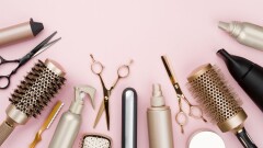 POZNAJEMY PRACĘ FRYZJERA