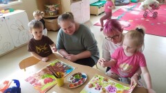 "ZWIASTUNY WIOSNY", CZYLI ZAJĘCIA OTWARTE W GRUPIE "TYGRYSKI"