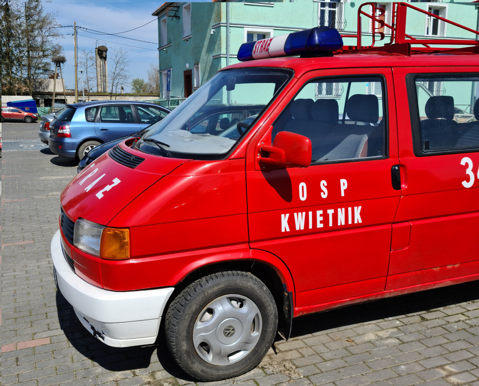OGŁOSZENIE O SPRZEDAŻY SAMOCHODU SPECJALNEGO - POŻARNICZEGO VOLKSWAGEN TRANSPORTER T-4  W TRYBIE PRZETARGU NIEOGRANICZONEGO