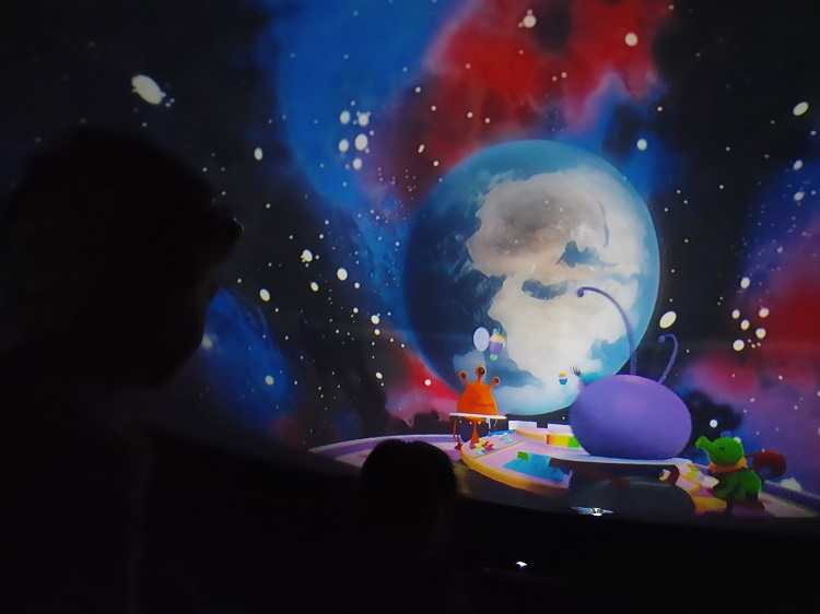 WIZYTA W PLANETARIUM 