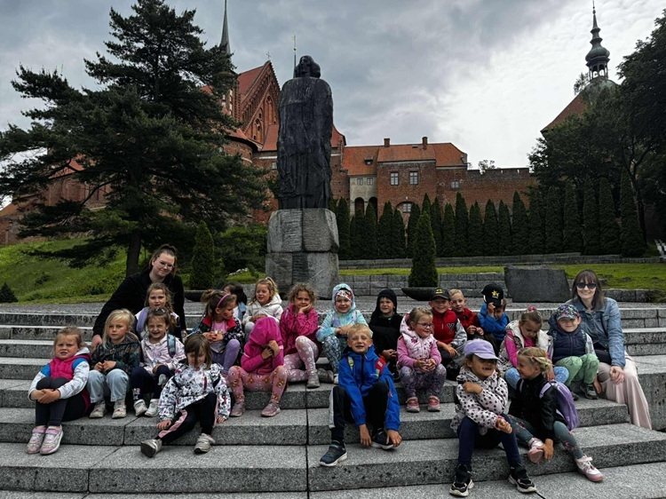 "WSTRZYMAŁ SŁOŃCE, RUSZYŁ ZIEMIĘ..."